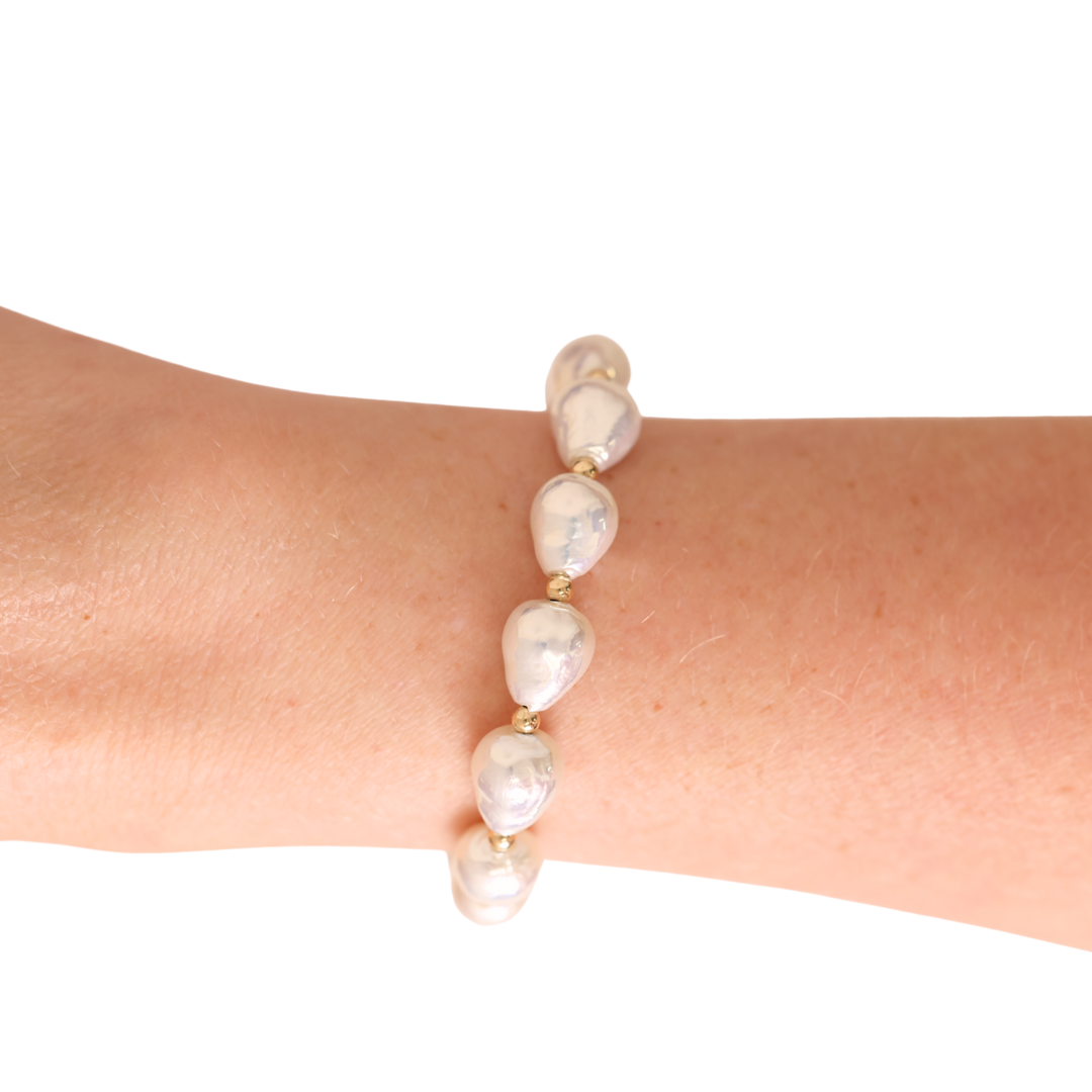 Beaded Blondes Saylor Pearl Bracelet in Gold-01-Jewelry-Beaded Blondes-Market Street Nest, Fashionable Clothing, Shoes and Home Décor Located in Mabank, TX