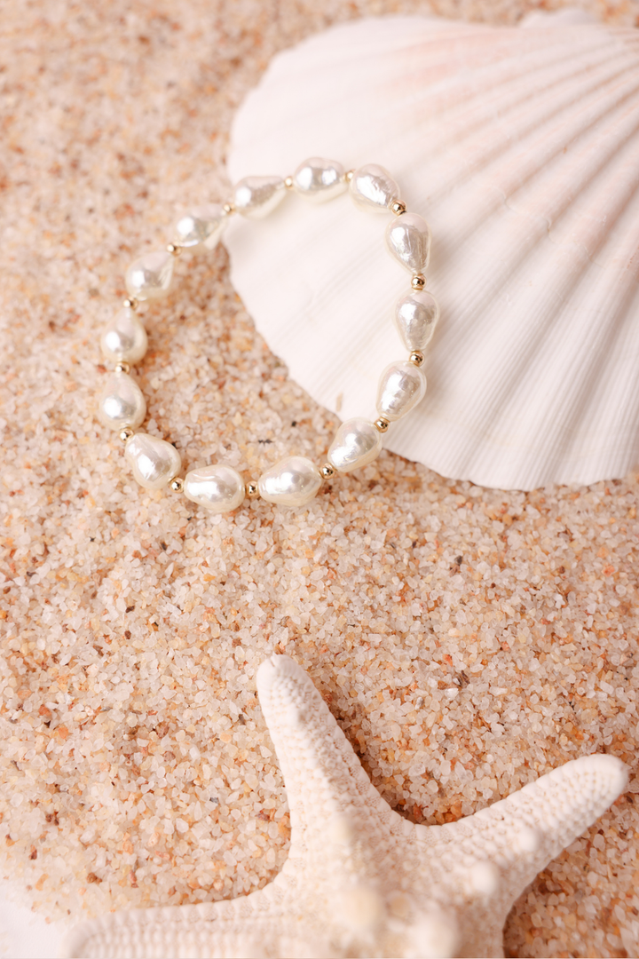 Beaded Blondes Saylor Pearl Bracelet in Gold-01-Jewelry-Beaded Blondes-Market Street Nest, Fashionable Clothing, Shoes and Home Décor Located in Mabank, TX