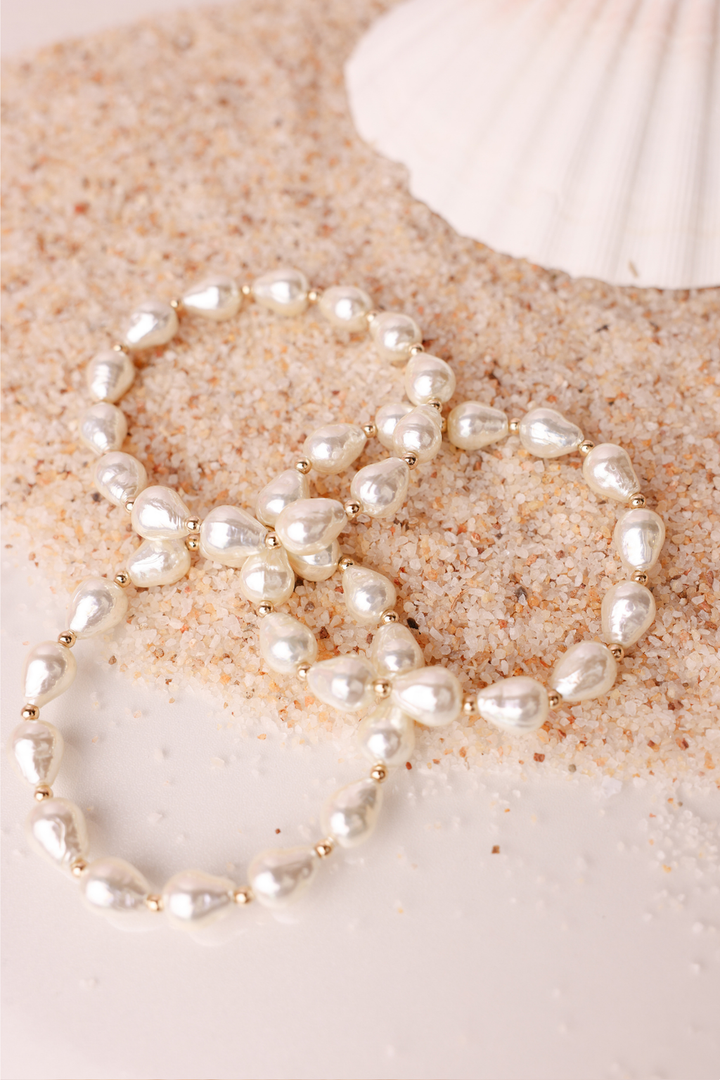 Beaded Blondes Saylor Pearl Bracelet in Gold-01-Jewelry-Beaded Blondes-Market Street Nest, Fashionable Clothing, Shoes and Home Décor Located in Mabank, TX