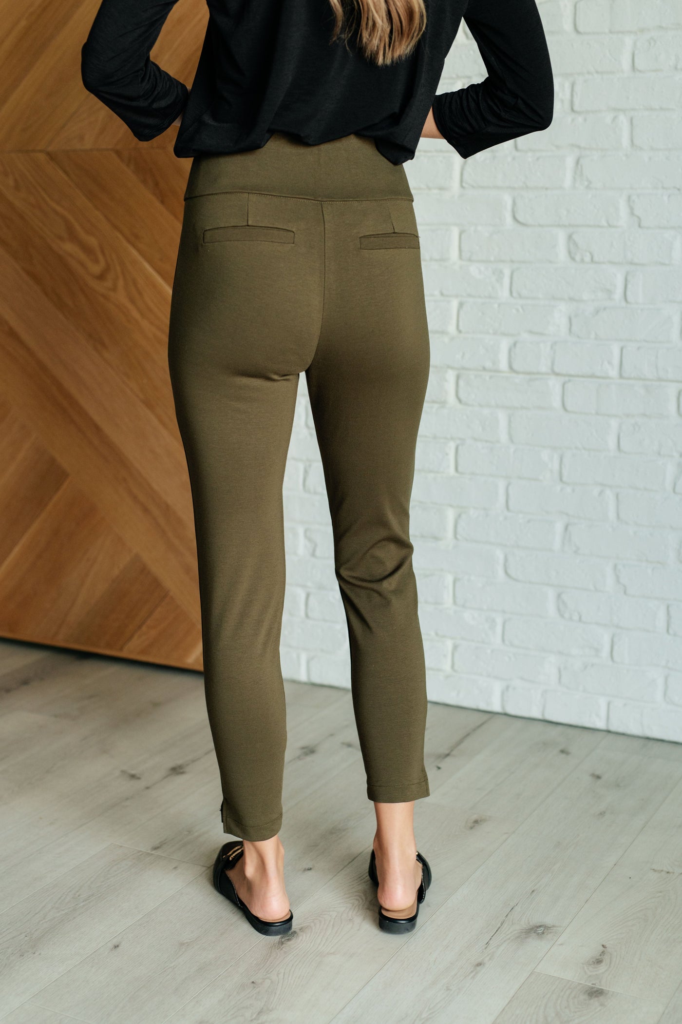 Magic Ankle Crop Skinny Pants in Olive-Bottoms-Ave Shops-Market Street Nest, Fashionable Clothing, Shoes and Home Décor Located in Mabank, TX