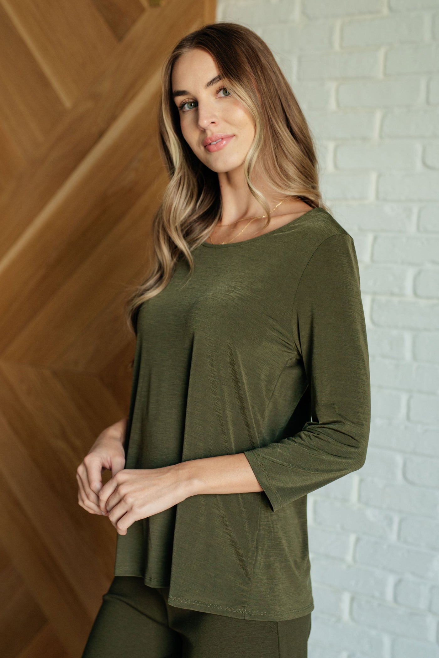 Signature Classic Round Neck Top in Olive-Tops-Ave Shops-Market Street Nest, Fashionable Clothing, Shoes and Home Décor Located in Mabank, TX